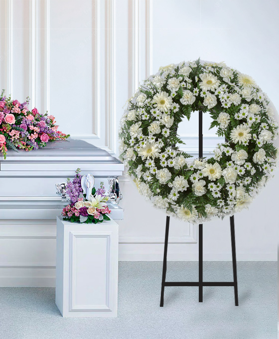 Corona Funeraria Blanca Especial Ambientada